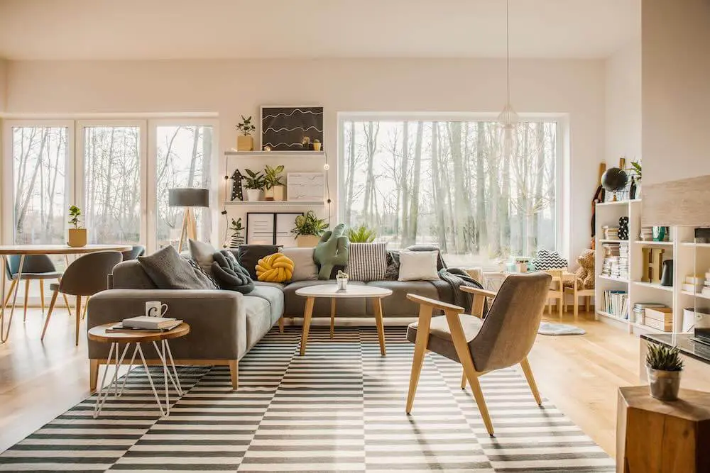 how many paint colors should a home have