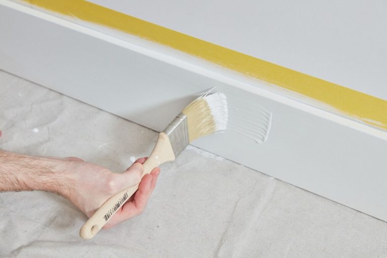 signs your interior trim needs repainting