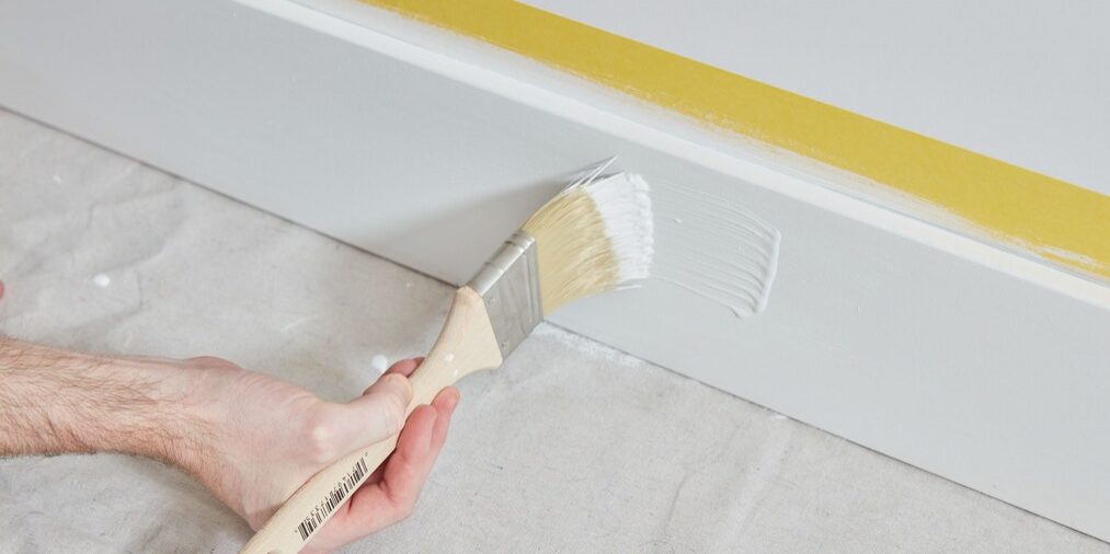 signs your interior trim needs repainting